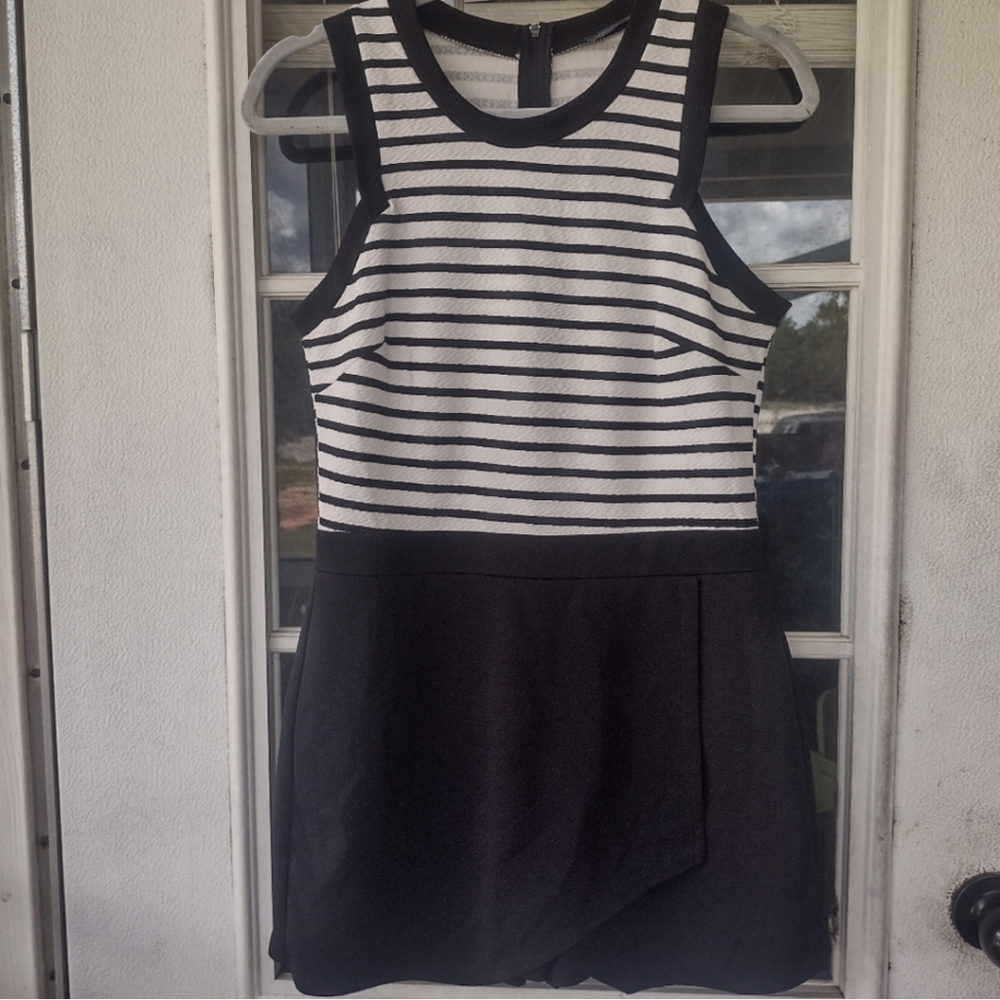 Soprano, Envelope Hem Black & White Romper size XL, NWT